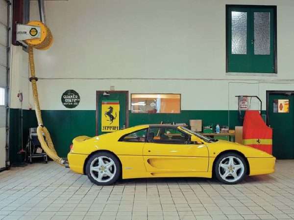 Aspirazione gas di scarico auto