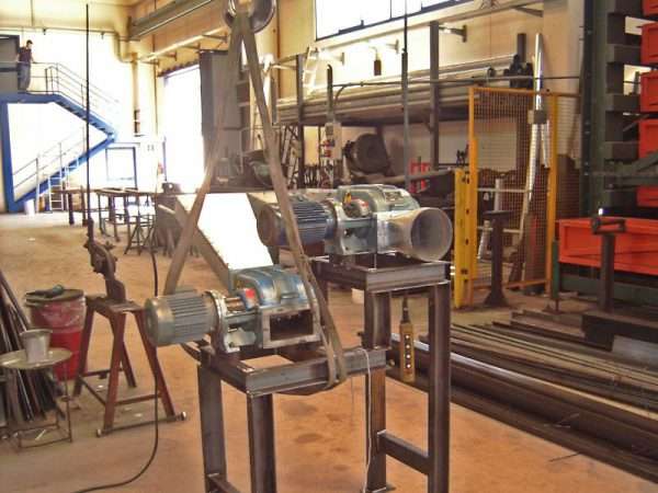 Trituratori in linea e relativo traliccio in fase di costruzione