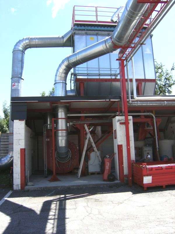 Filtro autopulente con scarico materiale direttamente su bricchettatrici