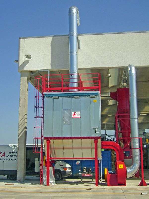 Impianto di cernita bottiglie con abbattimento polveri